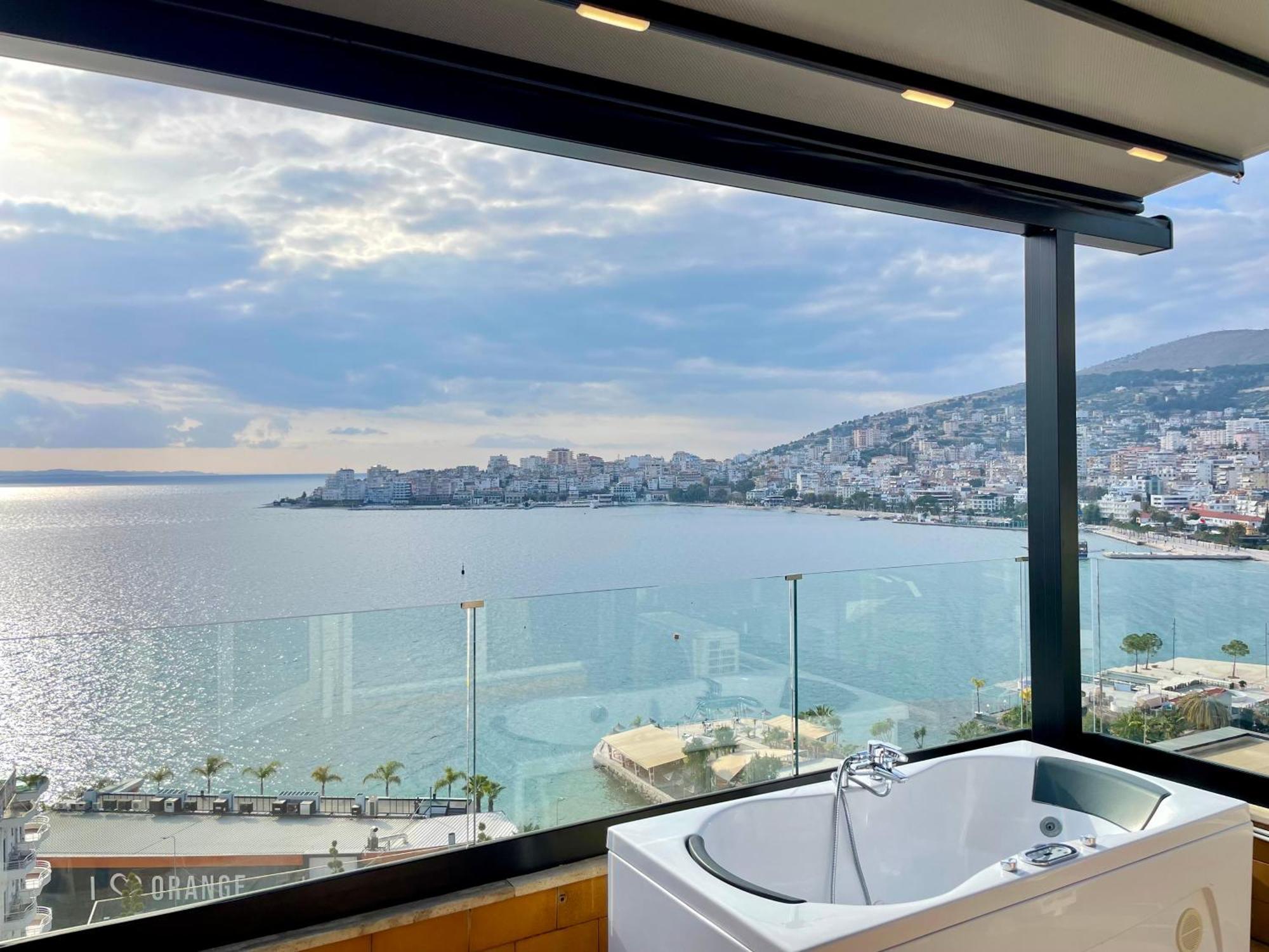 Апартаменты Seaview Golden Penthouse Саранда Экстерьер фото