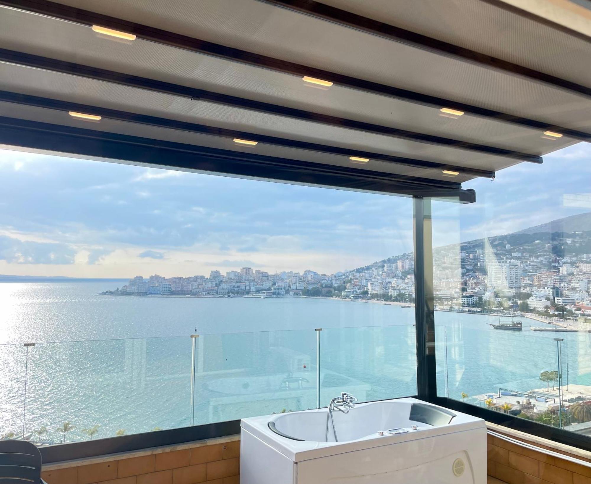 Апартаменты Seaview Golden Penthouse Саранда Экстерьер фото